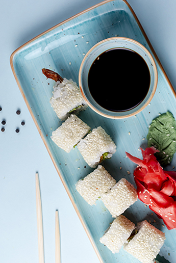 Как готовить домашние роллы с соусами: пошаговое руководство