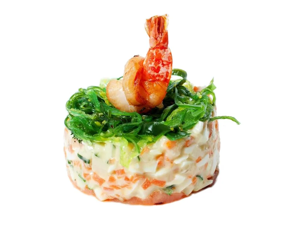 Салат с морепродуктами и чукой